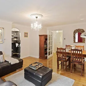 https://beautiful-and-cosy-2-bedroom-flat.brighton-hotels-england.com